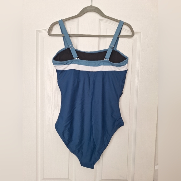 Stylish Blue and White One-Piece Swimsuit - Picture 4 of 7